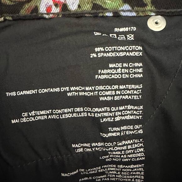 Women's BDG Urban Outfitters Red Black Floral Print Mid Rise Twig Jeans 29 X 29 - Picture 6 of 8